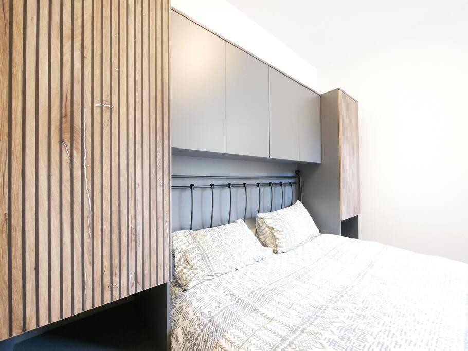 Newly Refurbished 2 Bed Apartment In Paddington London Exterior photo